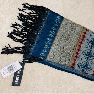 Steve Madden Scarf. NWT